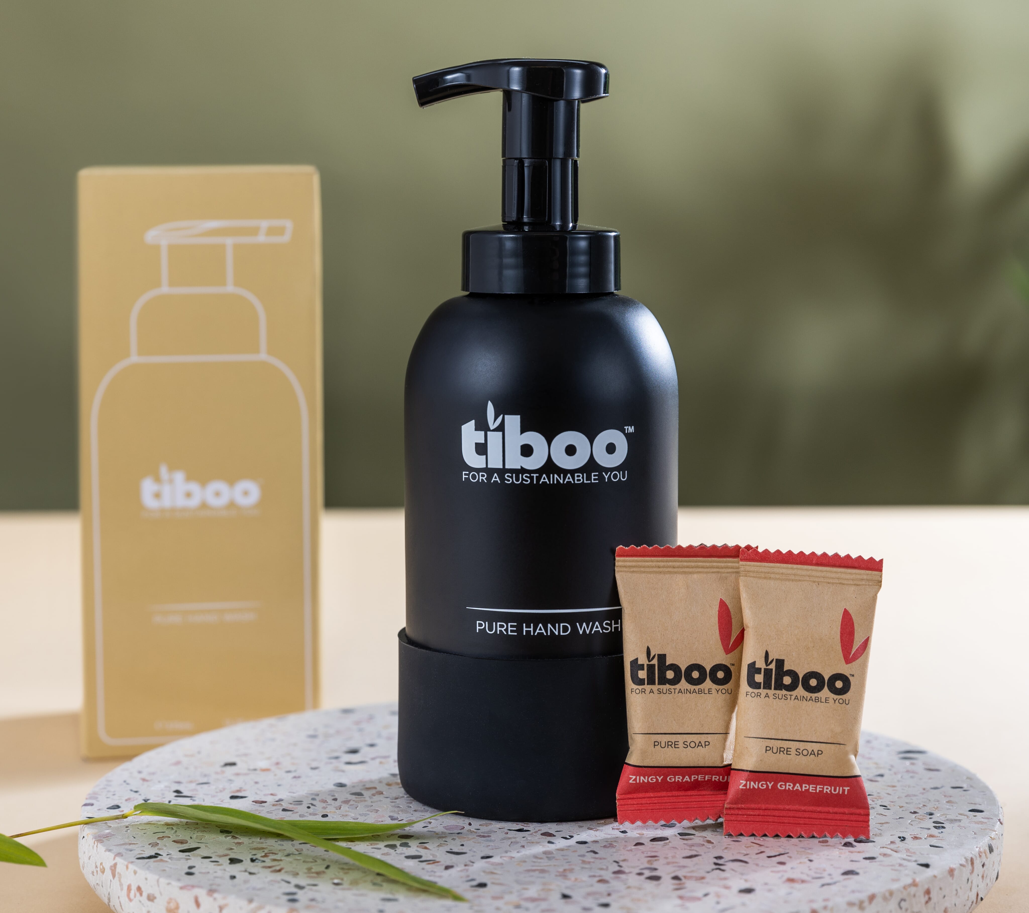 hand-soap-starter-pack-black-bottle-lifestyle-2-2