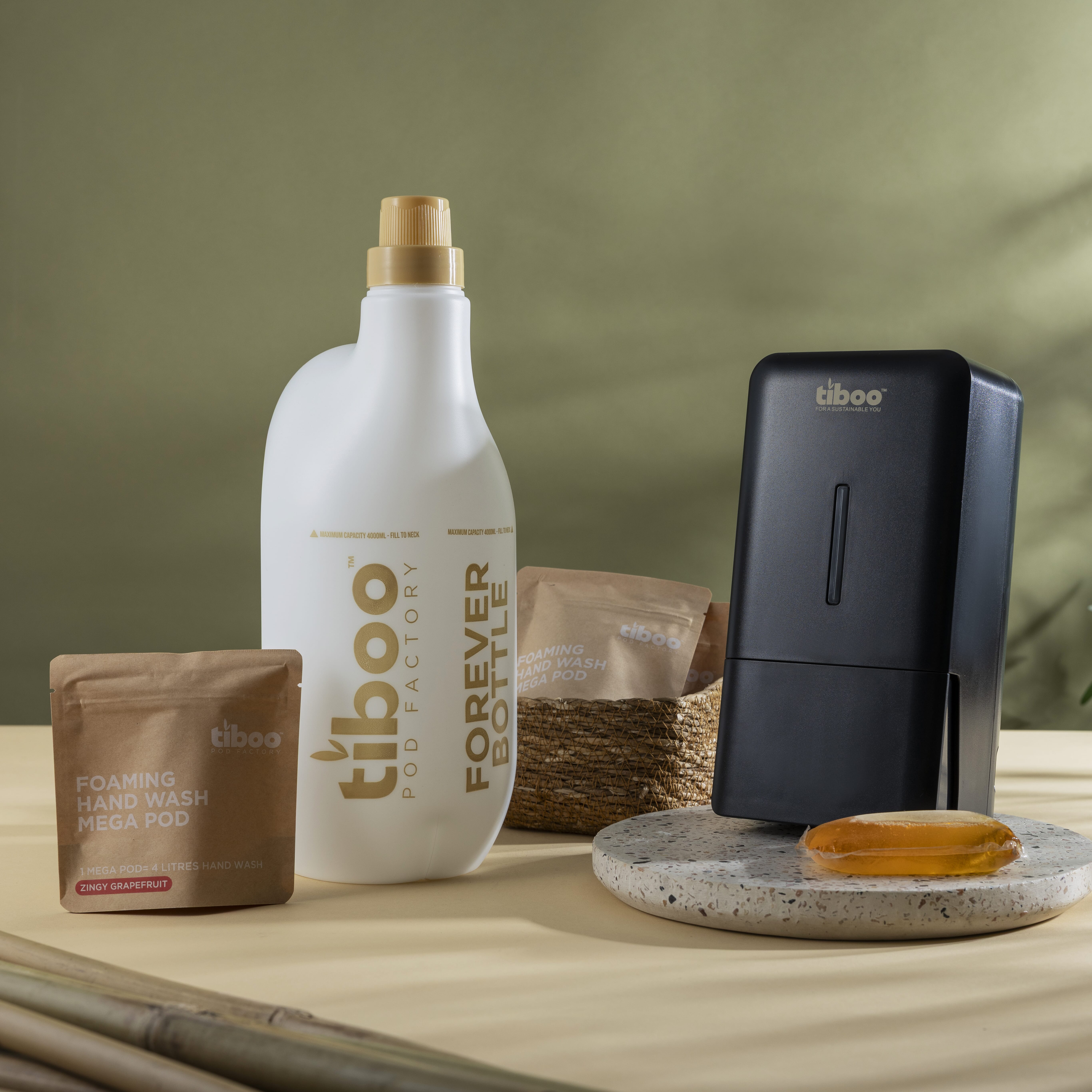 DISPENSER-BLACK-FOREVER-BOTTLE-PODS-LIFESTYLE-3