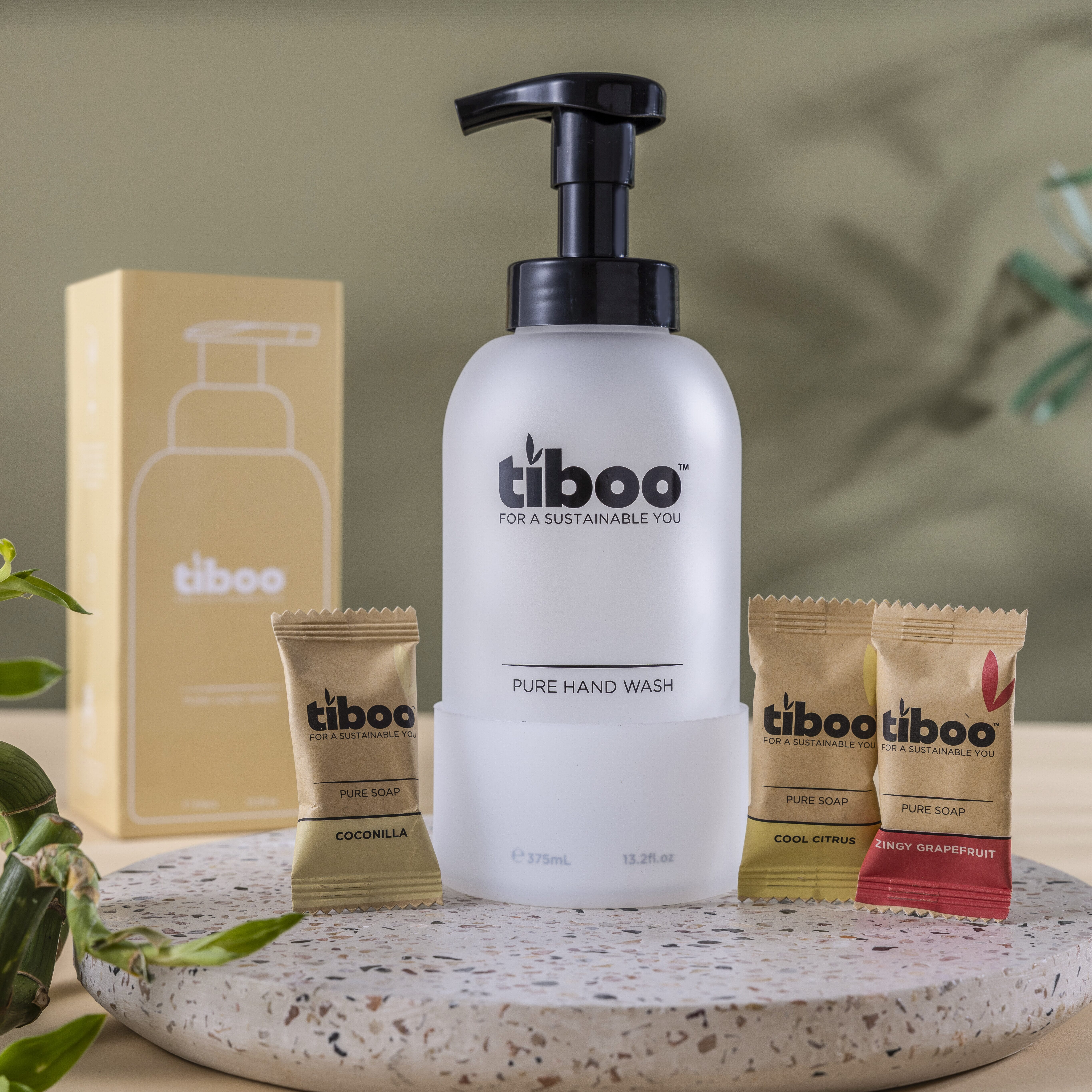HAND-SOAP-BOTTLES-LIFESTYLE-WHITE