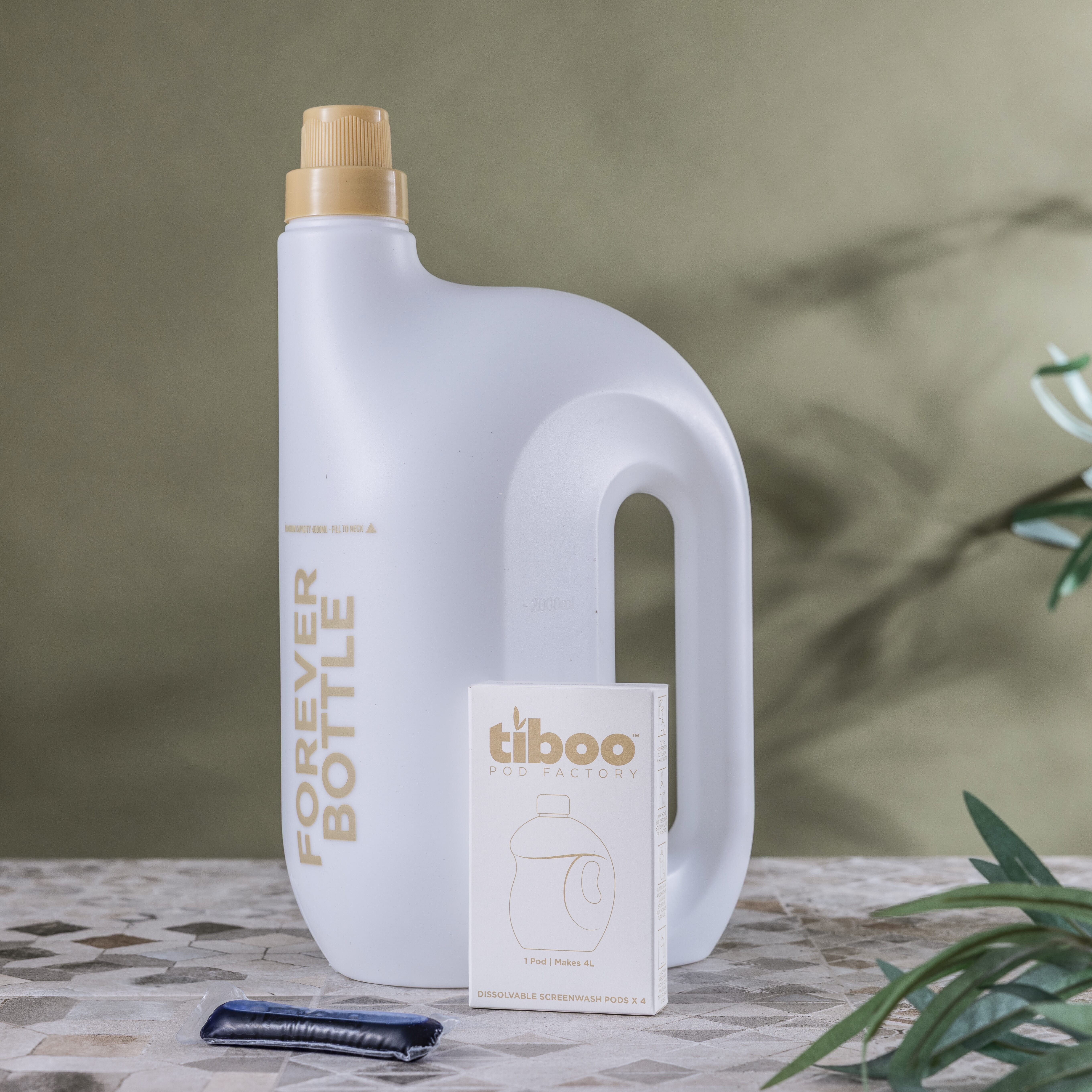 SCREENWASH-X-4-PODS-BOTTLE-LIFESTYLE